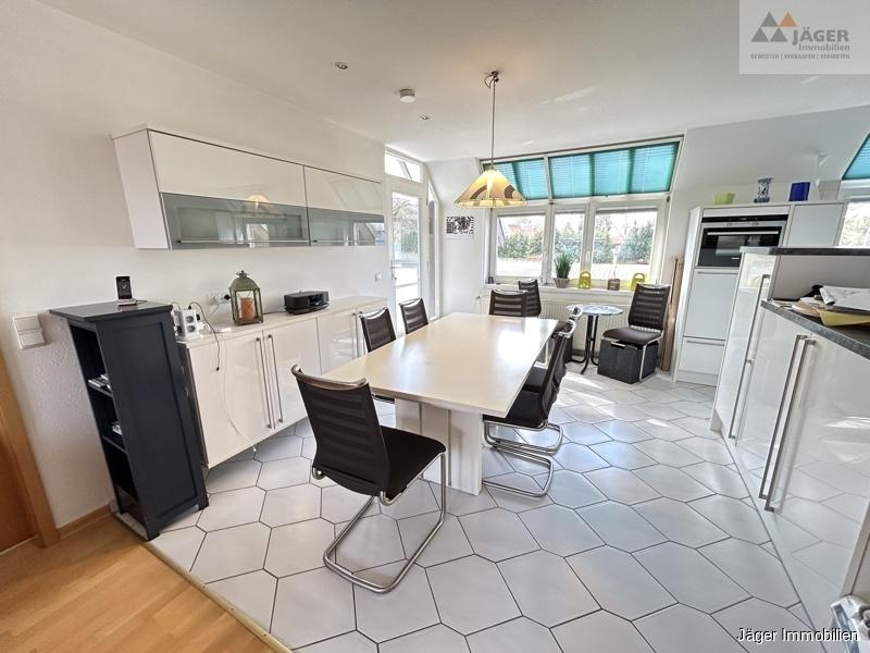 Thumbnail-große 6 Zimmer-Whg. mit Doppelgarage