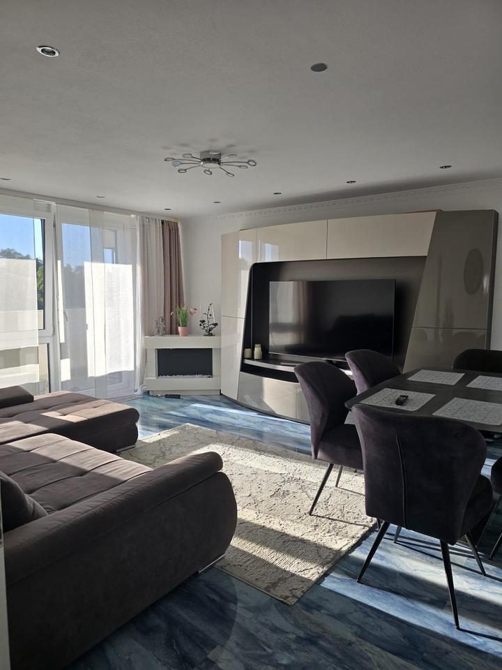 Thumbnail-Großzügige 4-Zimmer-Wohnung – Gepflegtes Wohnen über den Dächern