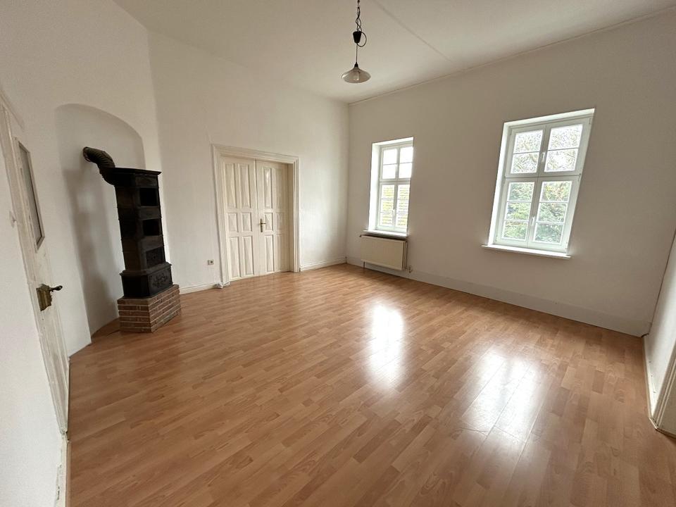 Thumbnail-Großzügige 4-Zimmer-Whg. mit 150 m² & Einbauküche - WG-geeignet