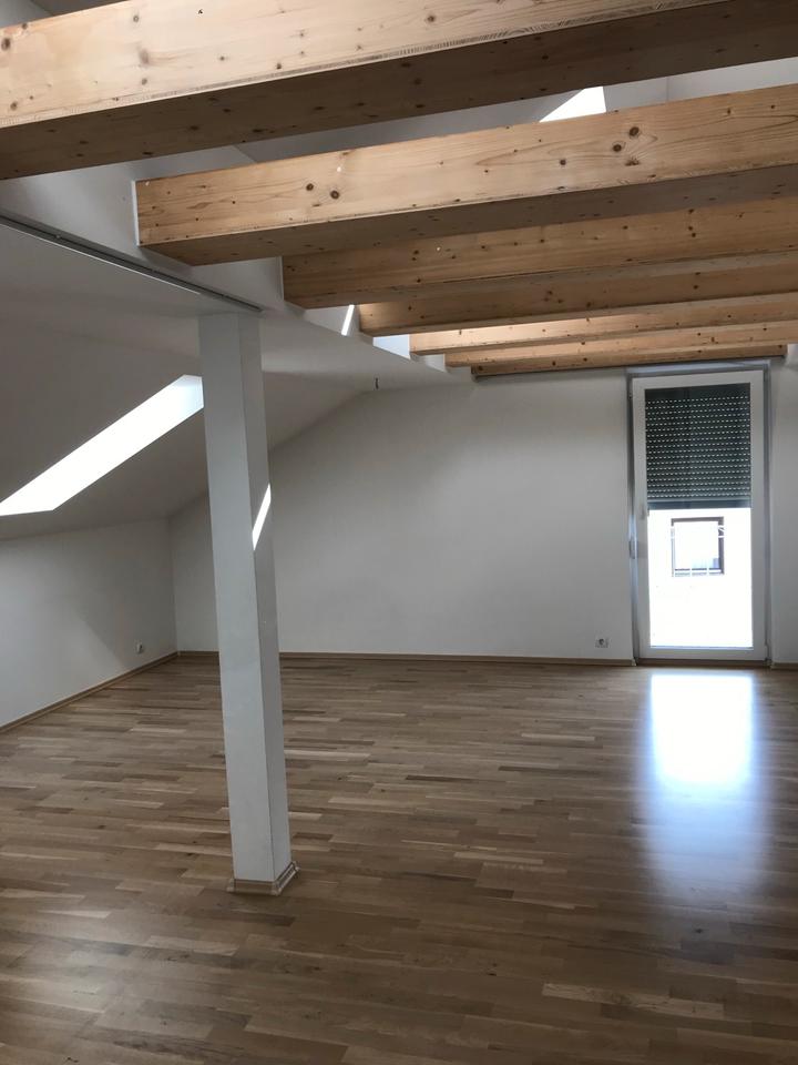 Thumbnail-Helle 3 Zimmer DG-Wohnung mit Balkon Stellplatz