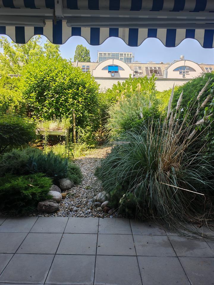 Thumbnail-Möblierte Gartenwohnung mit detailverliebtem Gartenjuwel – zentral, ruhig & sofort bezugsfrei!