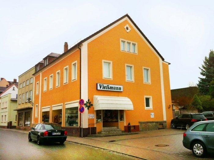 Thumbnail-Großer Laden mitten in Rehau zu vermieten!!!