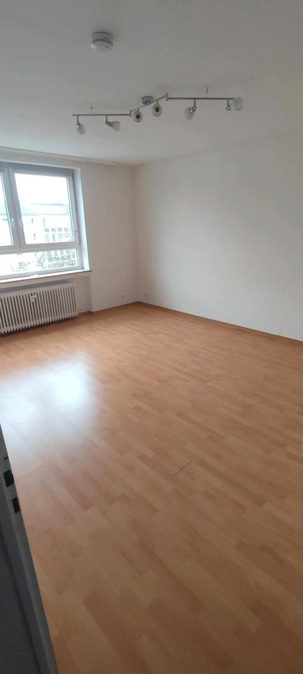 Thumbnail-WG-Zimmer an der Normaluhr