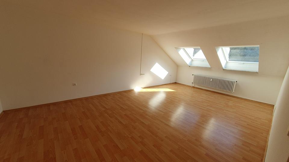 Thumbnail-Helle Dachgeschosswohnung in Stuttgart-Hofen ab sofort frei, teilmöbliert