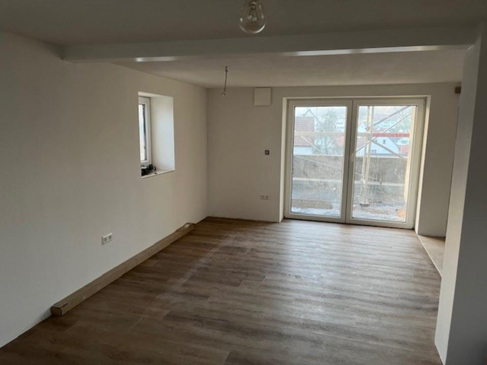 Thumbnail-Neu sanierte 4-Zimmer-Etagenwohnung mit Garten & Carportstellpl.