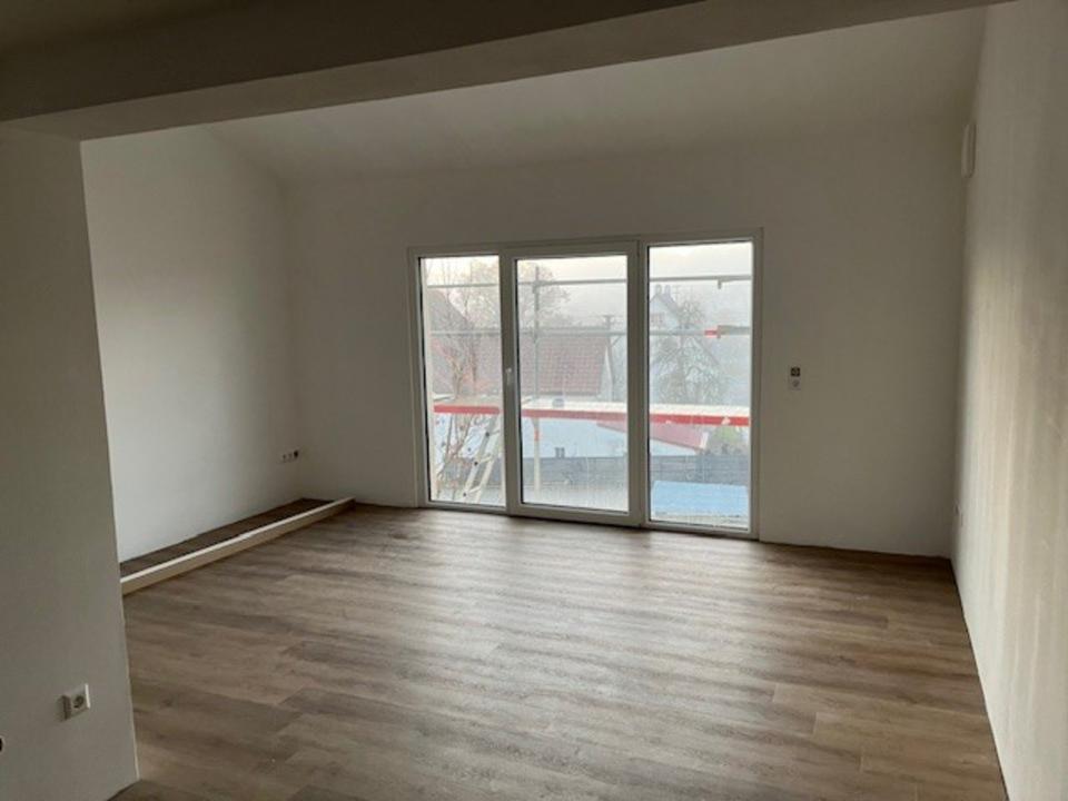 Thumbnail-Neu sanierte 4-Zimmer-Maisonette mit Garten und Carport