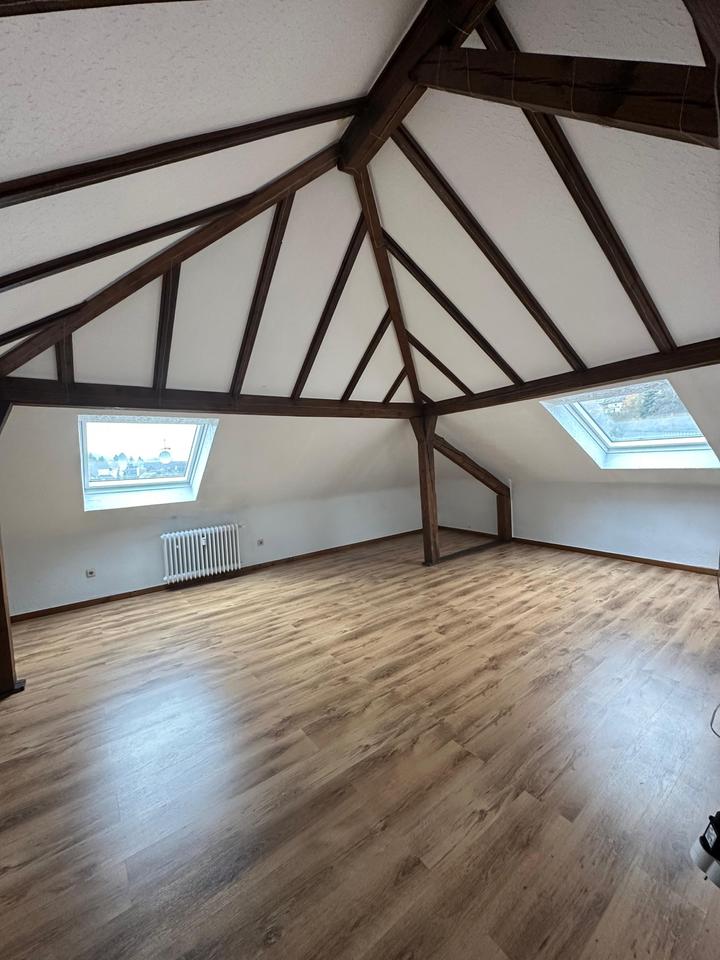 Thumbnail-Ruhige Dachwohnung ab sofort 540€ Nichtraucher.