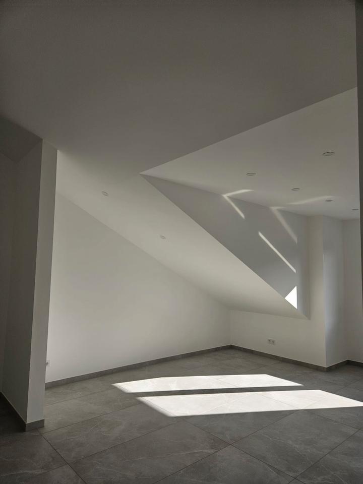 Thumbnail-Helle, moderne Dachgeschosswohnung zur Nachmiete