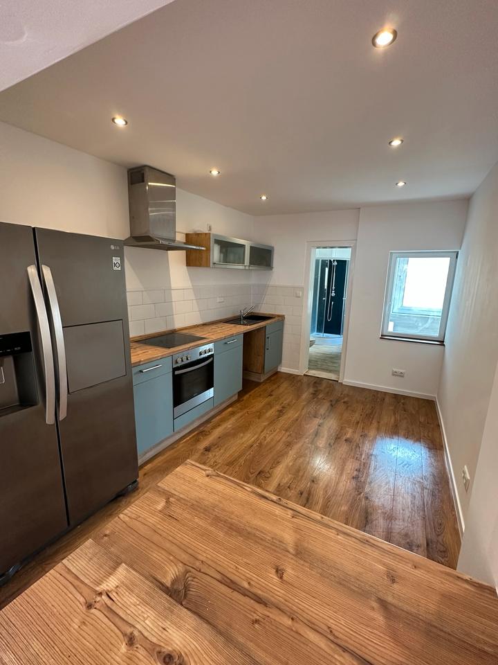 Thumbnail-5 Zimmer Maisonette Wohnung mit Balkon, 2 Bädern, Hof & EBK