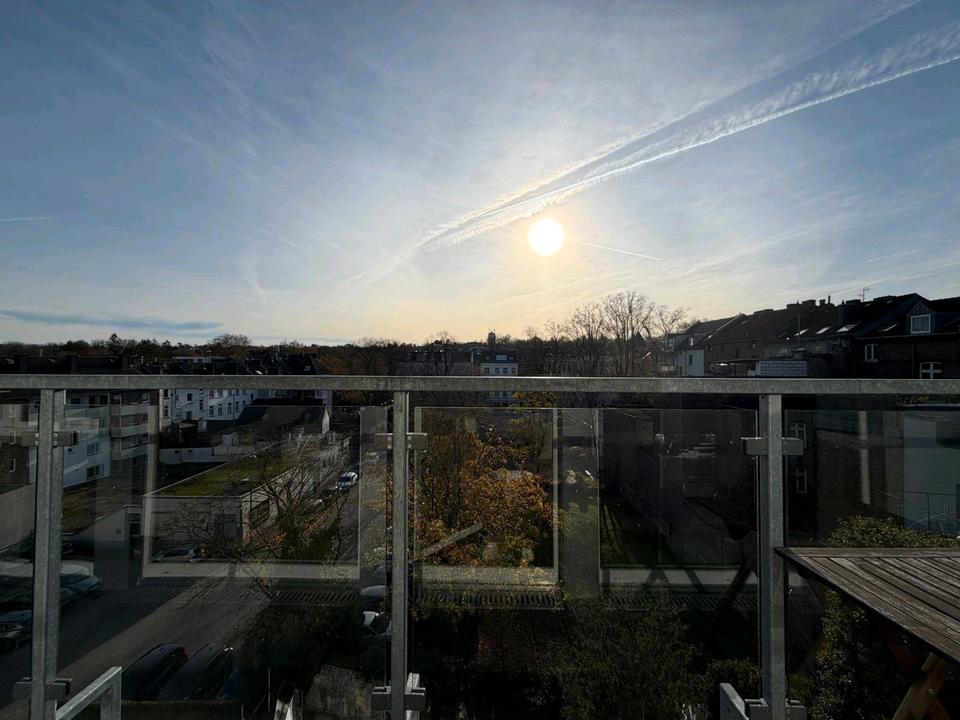 Thumbnail-Frisch sanierte 1 Zimmer DG Wohnung mit EBK & Balkon - Burtscheid