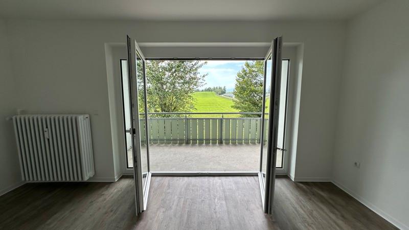 Thumbnail-2. OG 3 Zimmer mit Balkon (frisch saniert) ab April