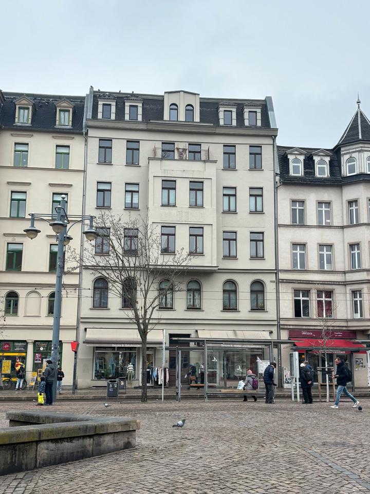 Thumbnail-renovierte DG-Wohnung mit neuer Einbauküche im Zentrum von Halle