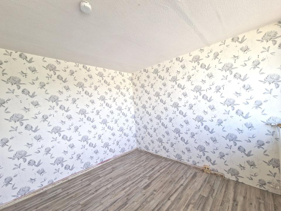 Thumbnail-Helle 4-Zimmer-Wohnung mit vielfältigen Tapetenmustern in Gera Berliner Straße