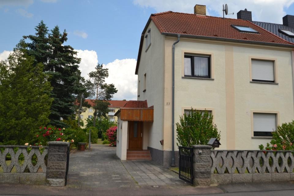 Thumbnail-Gemütliche DHH mit großem Gartenareal