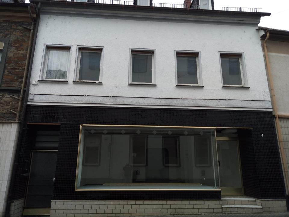 Thumbnail-Altes, stark renovierungsbedürftiges Haus mit Gewerbefläche