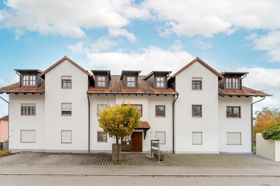 Thumbnail-*SCHÖN GESCHNITTENE 2-ZIMMER-WOHNUNG MIT ÜBERDACHTEM SÜD-BALKON IN RUHIGER LAGE*