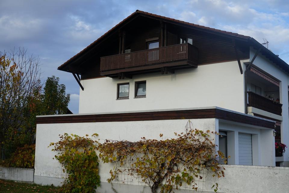 Thumbnail-Großzügige 2 Zimmer-Dachgeschoßwohnung Balkon Bad FüssingOT Würding