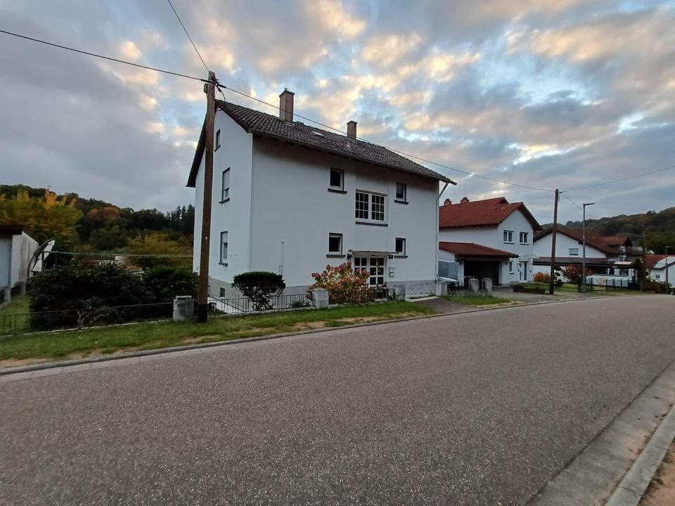 Thumbnail-Gepflegtes 1–2-Familienhaus mit herrlicher Aussicht