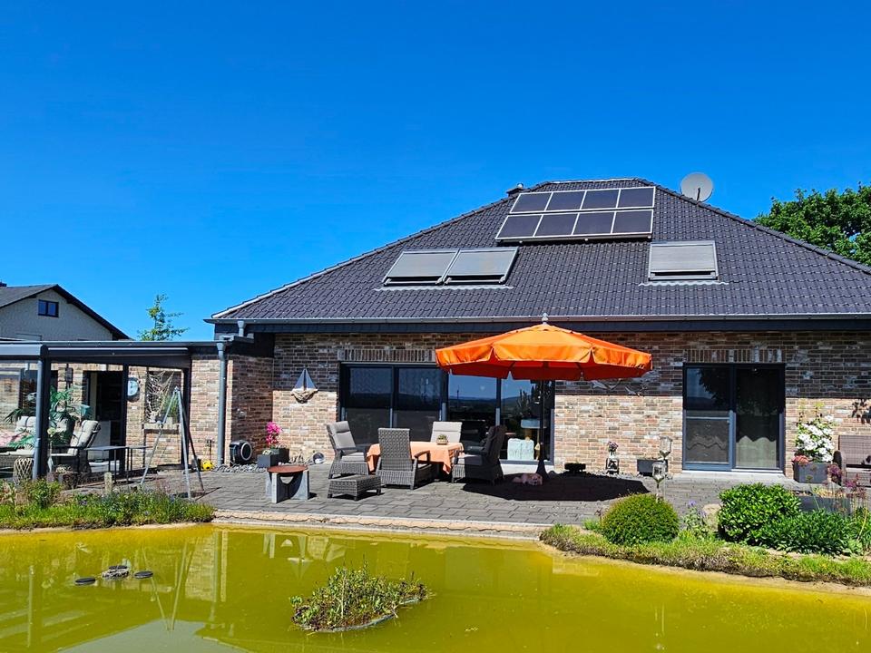 Thumbnail-Haus mit großem Schwimmteich zu verkaufen