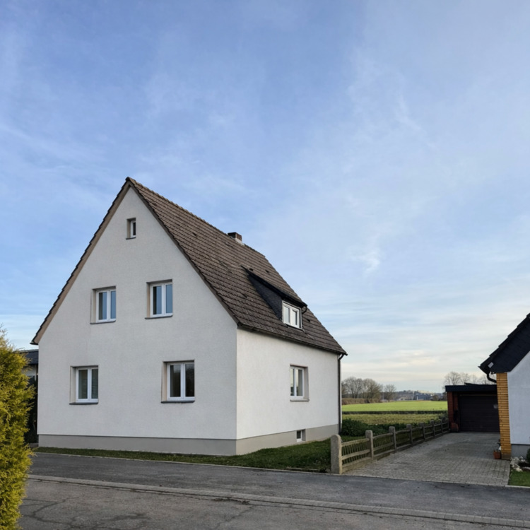 Thumbnail-Erstbezug nach umfassender Sanierung. Freistehendes Einfamilienhaus mit großem Garten und zwei Garagen in Fröndenberg