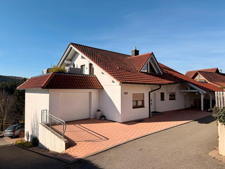 Thumbnail-Großzügige Wohnung (118 m²) mit Garten, Balkon, Terrasse, Carport