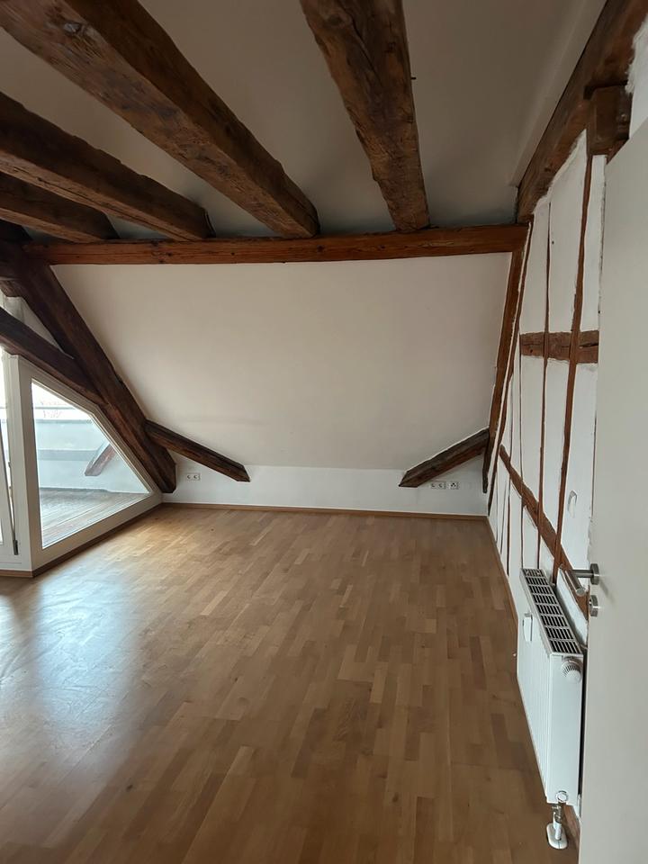 Thumbnail-Charmante Dachgeschosswohnung mit Loggia und Altbauflair