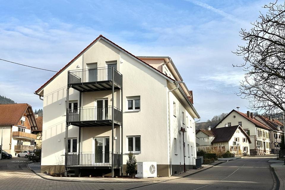 Thumbnail-3-Zimmer Wohnung zu Vermieten - Erstbezug nach Kernsanierung - im DG