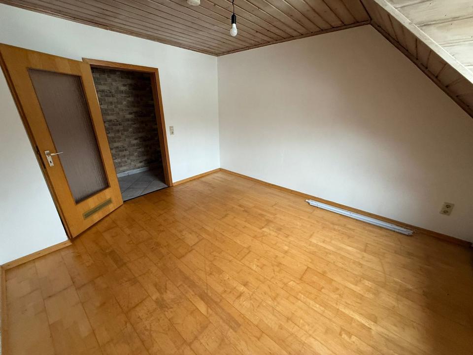 Thumbnail-Schöne 3-Zimmer-DG-Wohnung mit EBK – zentral in Pforzheim