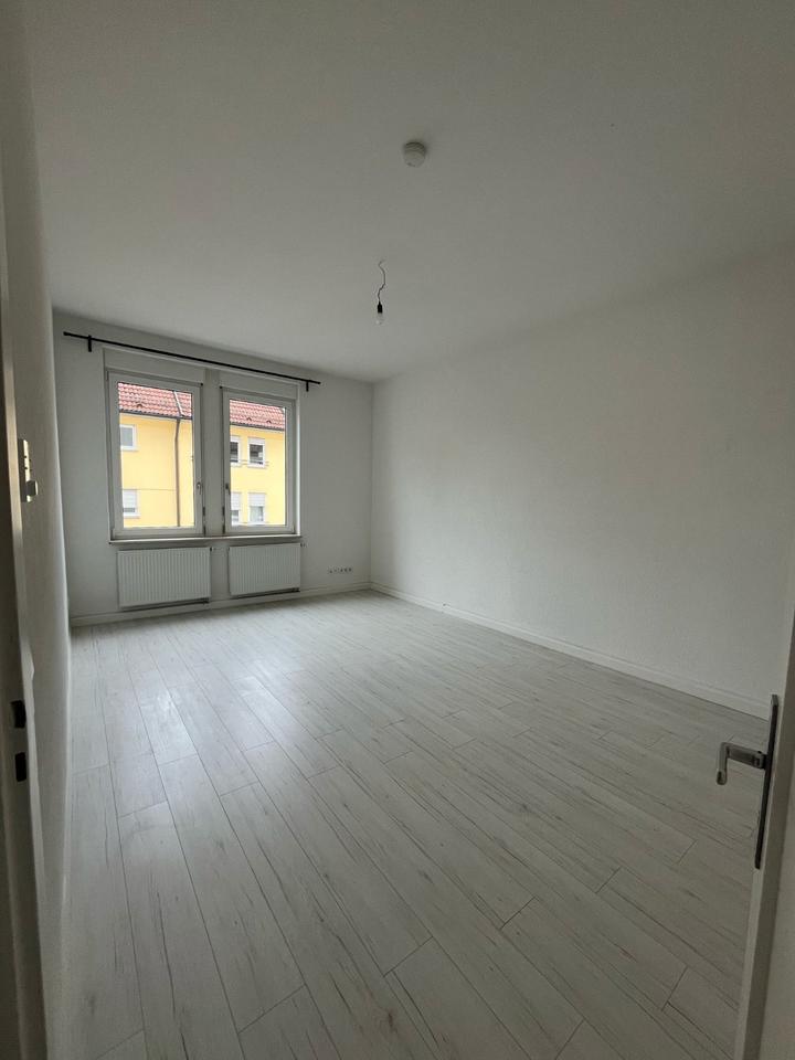Thumbnail-exklusive, kernsanierte 3 Zimmer Wohnung mit Balkon