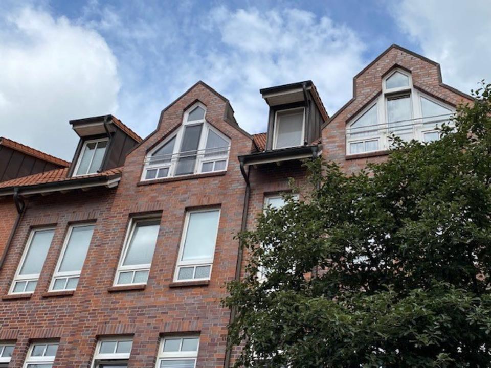 Thumbnail-Renovierte 2-Zimmerwohnung in Dachgeschoss in zentraler Lage zu vermieten