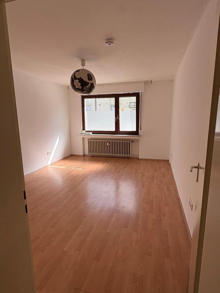 Thumbnail-Gut geschnittene Drei-Zimmer EG Wohnung in verkehrsgünstiger Lag