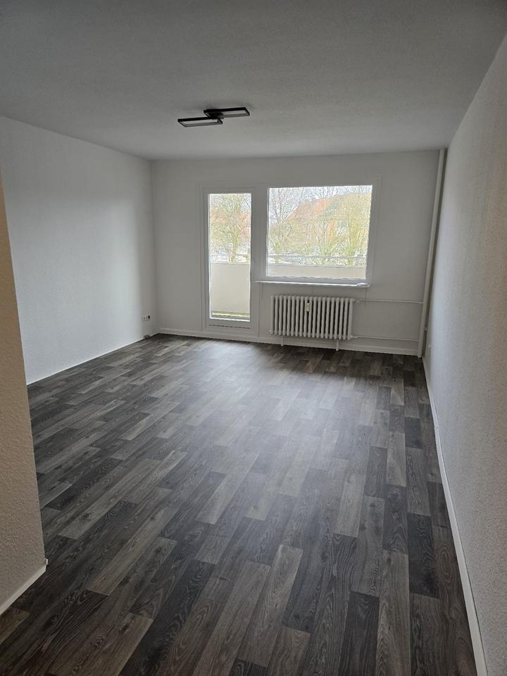 Thumbnail-1-Zimmerwohnung - renoviert - mit Balkon - Glasfaser-Internet