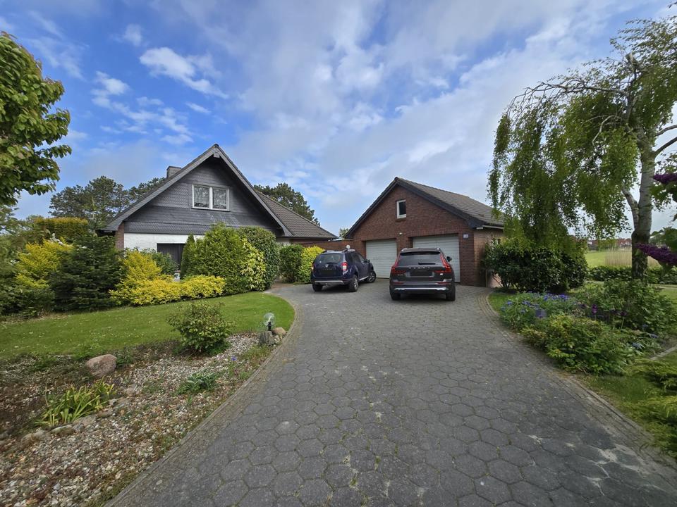 Thumbnail-Großzügiges Einfamilienhaus mit freistehender großer Doppelgarage