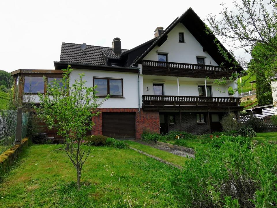 Thumbnail-Großes Einfamilienhaus: Panoramablick, Wintergarten, 4 Garagen...