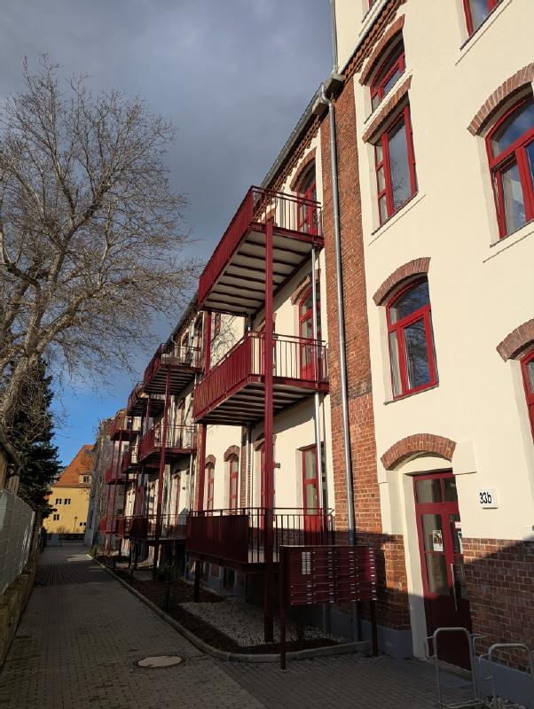 Thumbnail-Hochparterre mit Fußbodenheizung, Balkon und EBK: 2-Zi-Wohnung im sanierten Altbau