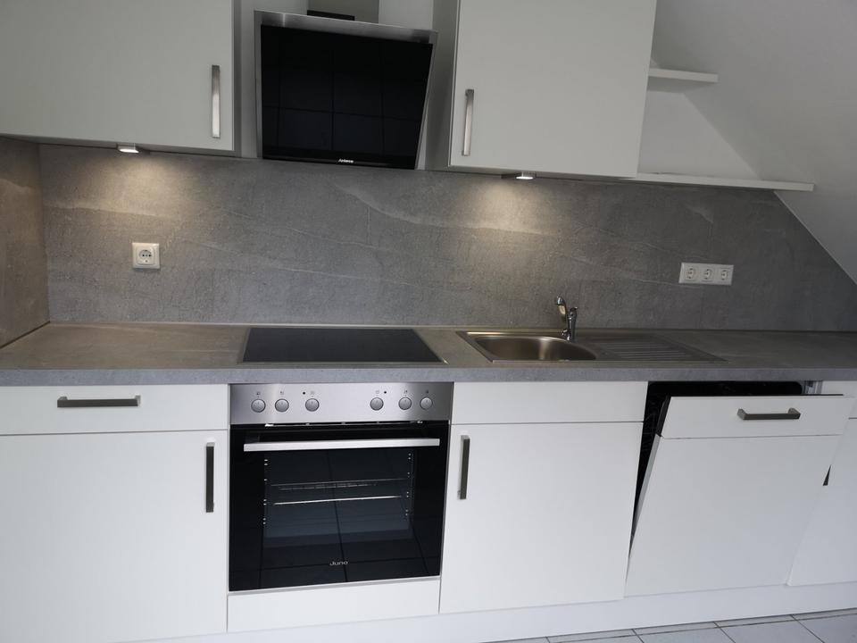 Thumbnail-Geräumige Dachgeschosswohnung in ruhiger Lage zu vermieten.