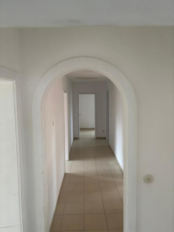 Thumbnail-Zentrale 4-Zimmer Wohnung mit Balkon und EBK. Auch als WG nutzbar