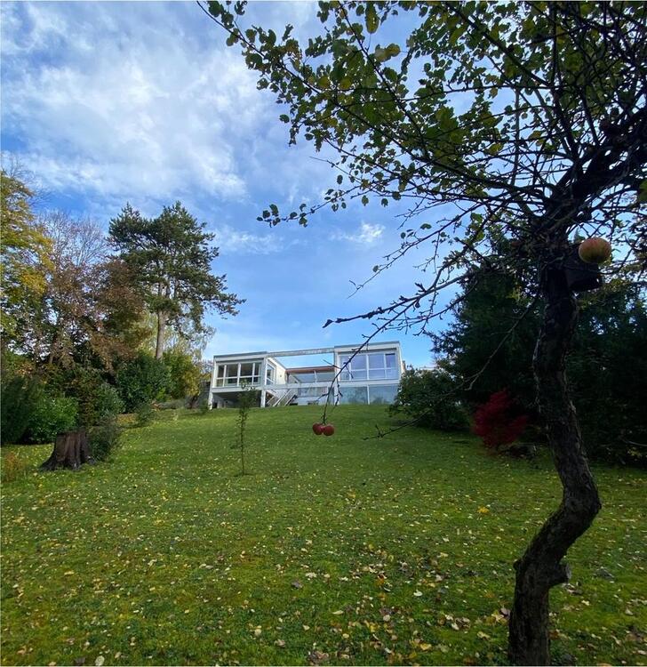 Thumbnail-Großräumiges Architektenhaus mit Einliegerwohnung am Stadtrand