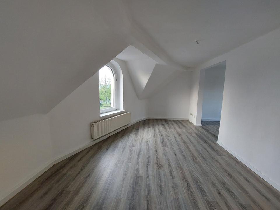 Thumbnail-Wunderschöne 4-Raum-Dachgeschosswohnung mit Balkon in Zittau