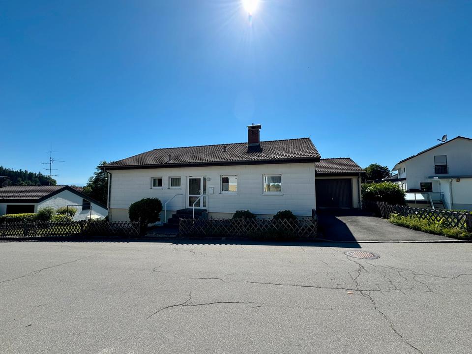 Thumbnail-Große 4-Zimmer-Wohnung mit Garage