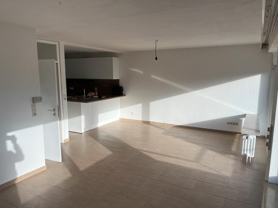 Thumbnail-60qm 2 Zimmer whg mit Balkon, lichtdurchflutete Wohnung