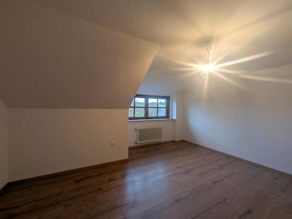 Thumbnail-Helle-2-Zimmer- Dachgeschosswohnung