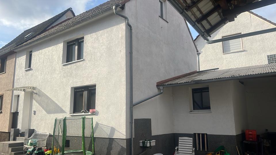 Thumbnail-Haus mit Anbau und eine ScheuneWerkstatt