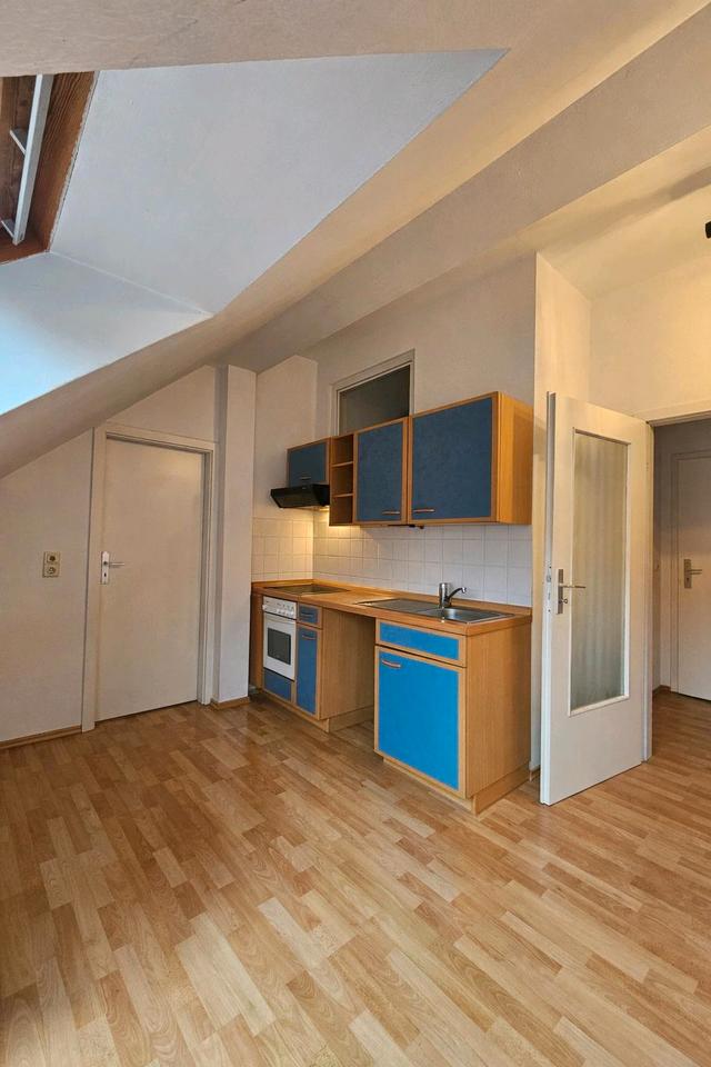 Thumbnail-Anfragestop 2-Zimmer-Dachgeschosswohnung in Schleußig zum 01.03.