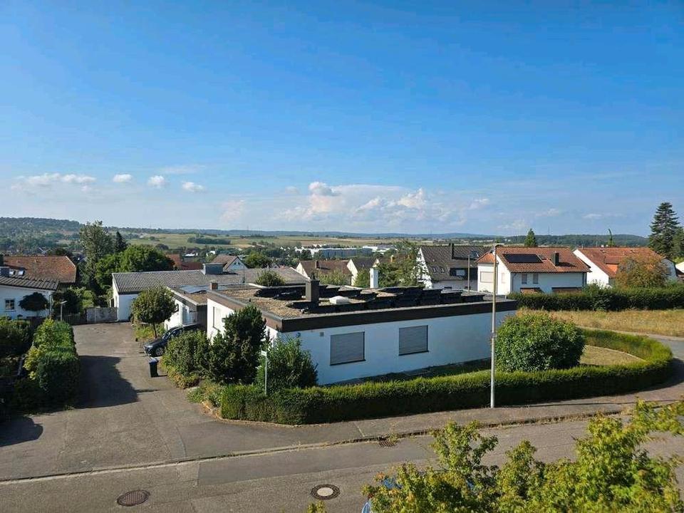 Thumbnail-Helle 3,5-4 Zi. DG-Wohnung mit Balkon in ruhiger Lage