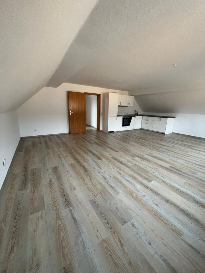 Thumbnail-3-Zimmer-Wohnung in Steinbach, 85 m², mit EBK & 2 Stellplätzen