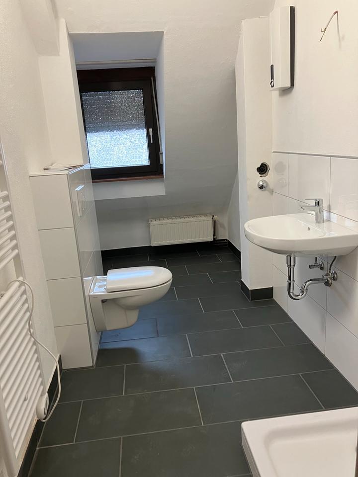 Thumbnail-3 Zimmer Küche Bad neu renoviert neues Bad ab sofort