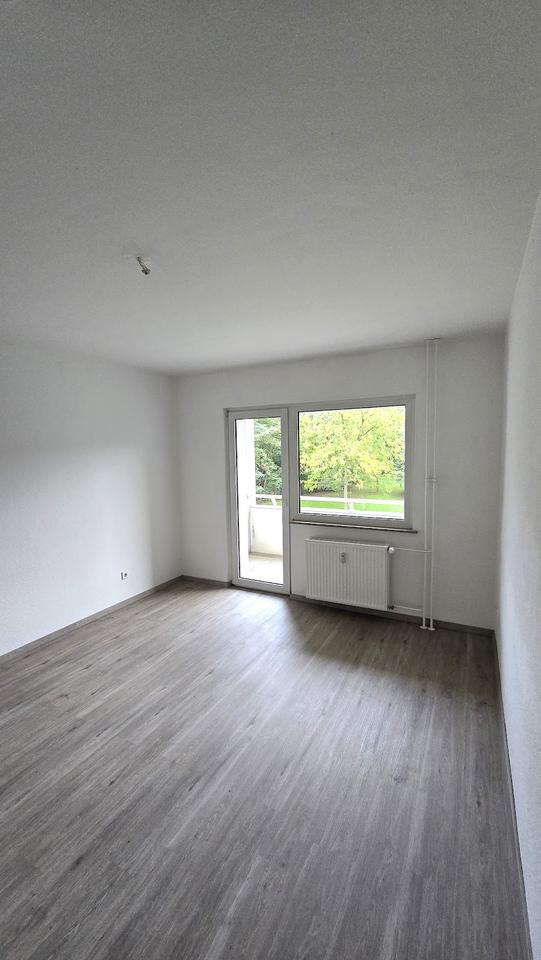 Thumbnail-Sehr schöne komplett sanierte 2 Zimmer Wohnung mit Balkon in Oberhausen zu vermieten