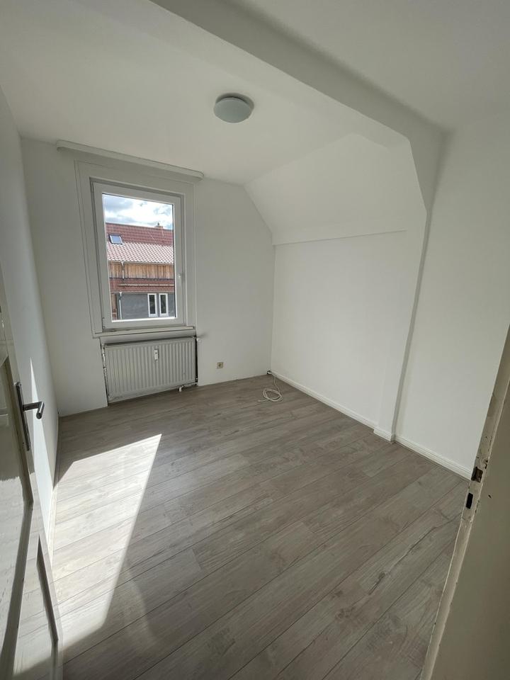 Thumbnail-4 Zimmer Dachgeschosswohnung mit Einbauküche
