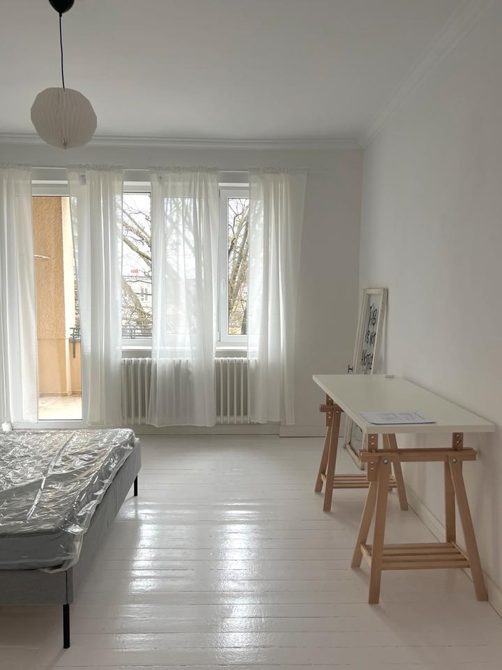 Thumbnail-Helles 19 m² Zimmer mit Südbalkon in moderner WG